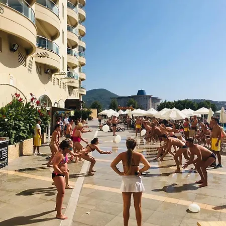 Апартаменты Gold City 2+1 Main Building Flat With Free Aquapark Алания